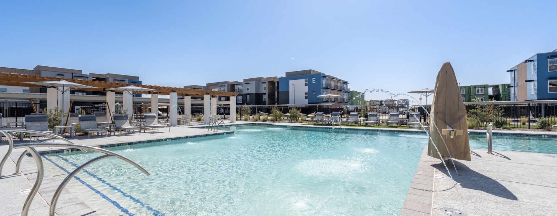 FLATZ 520 Swimming Pool